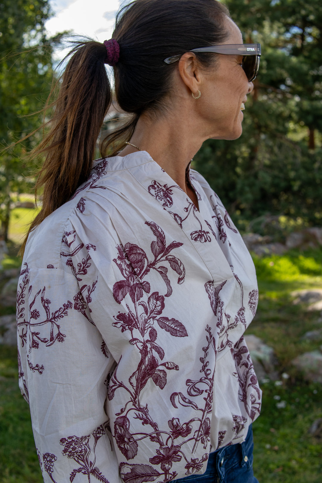 Sille Bluse - Tawny port botanical Prin