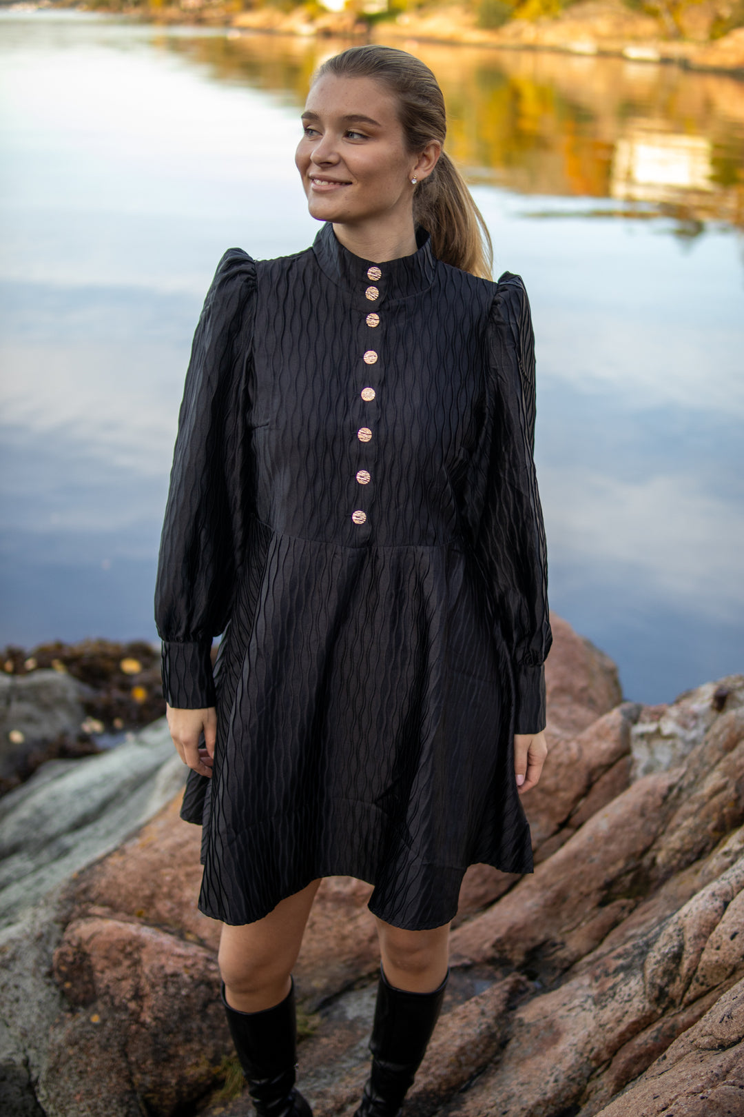 Ripple Kjole - Svart - Kjoler - Helt Dilla AS