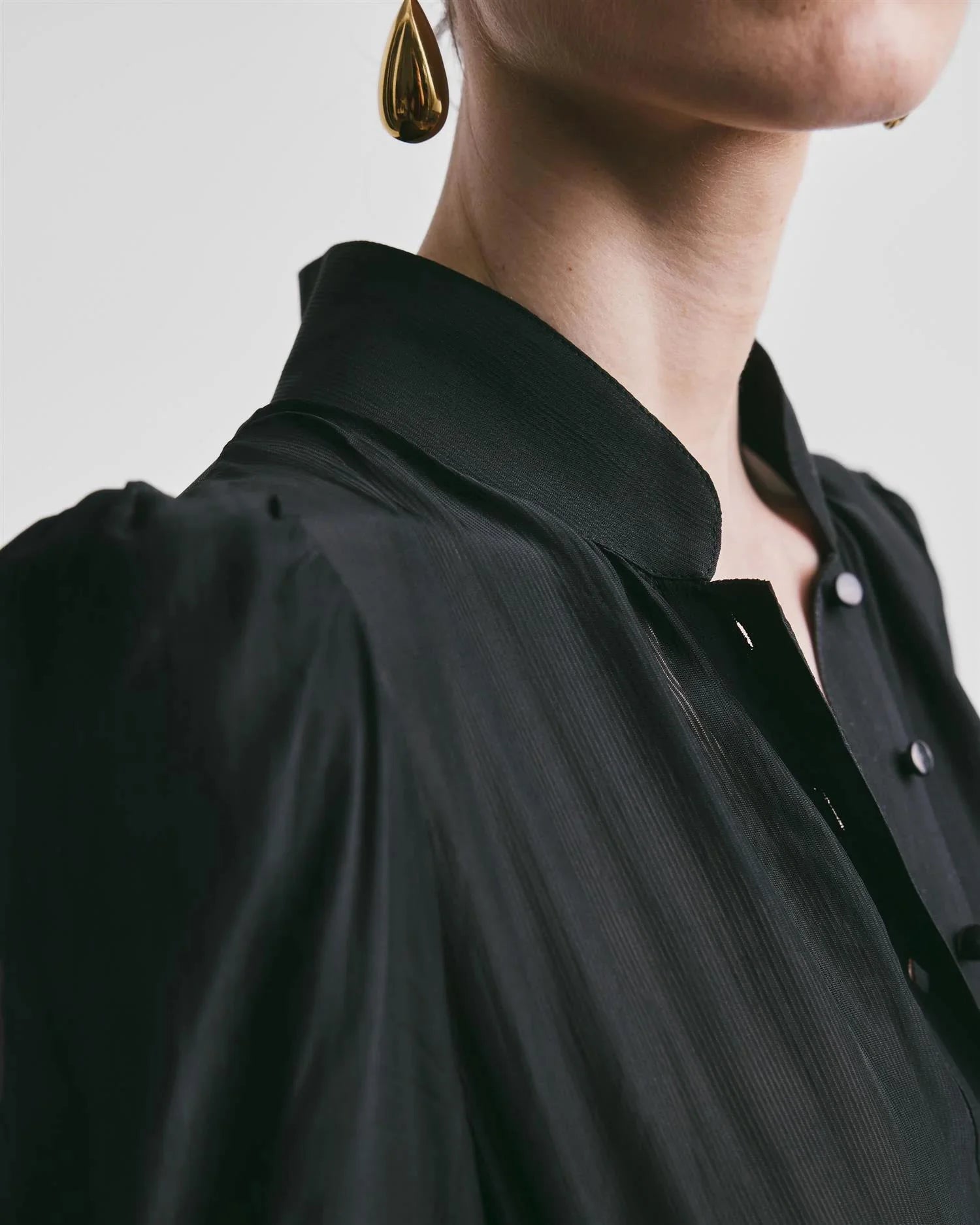 Striped Organza Belt Dress - Sort - Kjoler - Helt Dilla AS