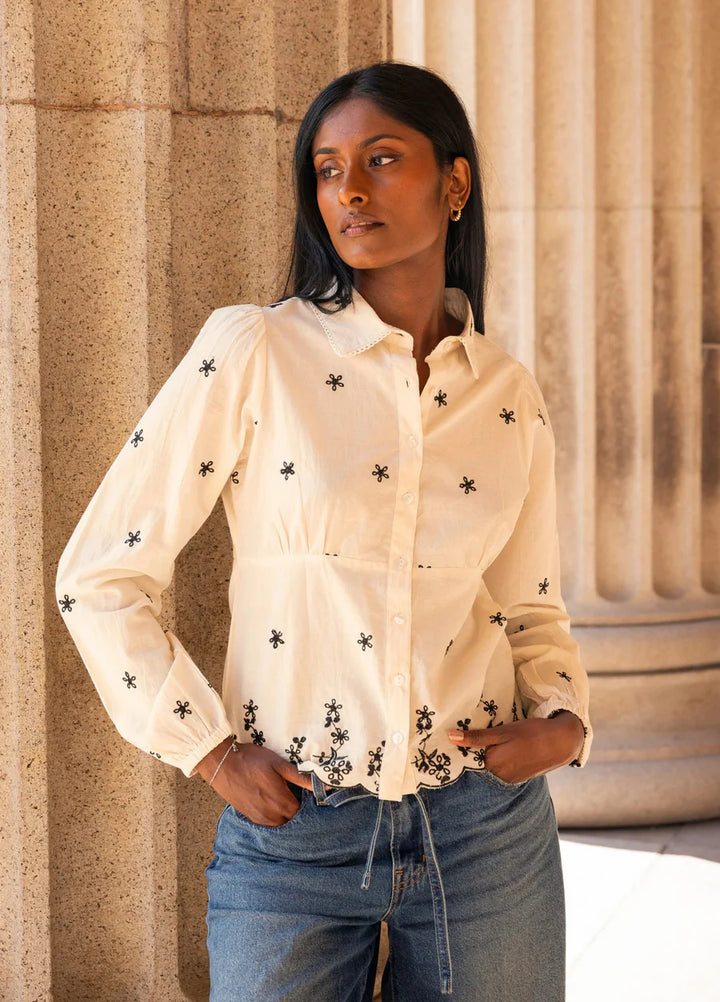 Live Blouse - Buttercream Embrodery - Bluser - Helt Dilla AS
