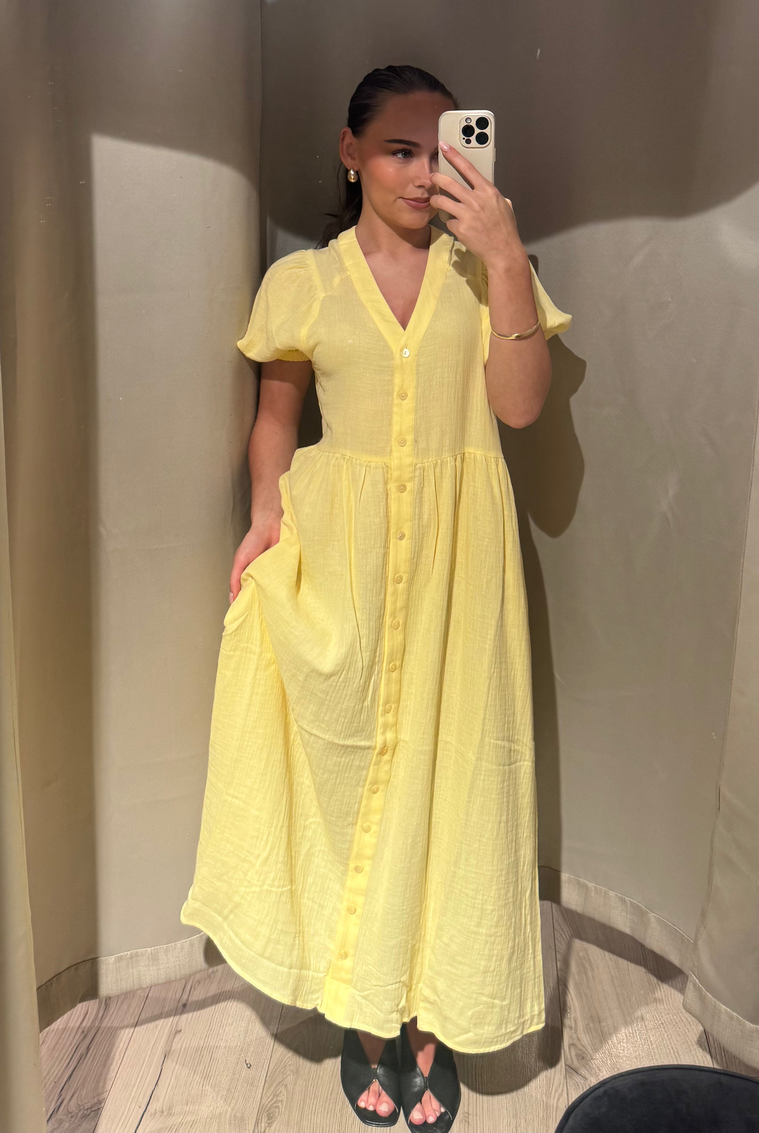Nissi Dress - Pastel Yellow - Kjoler - Helt Dilla AS