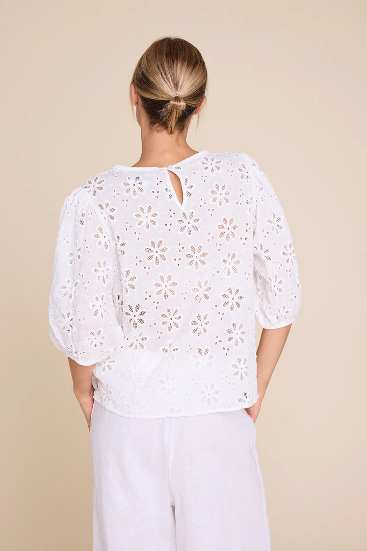 Isabel Lace Blouse - White - Bluser - Helt Dilla AS
