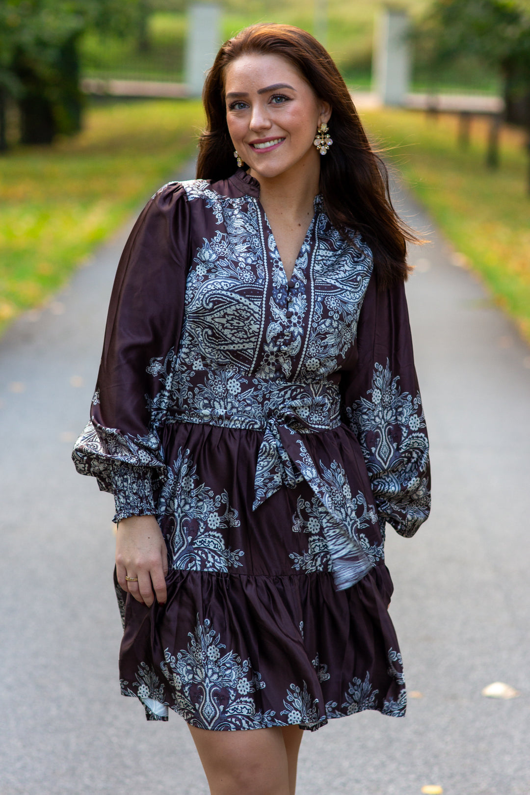 Malfida Paisley Border Dress - dark brown - Kjoler - Helt Dilla AS