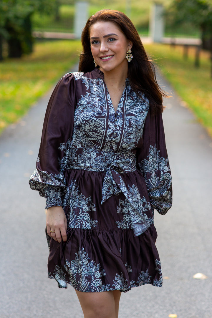 Malfida Paisley Border Dress - dark brown - Kjoler - Helt Dilla AS