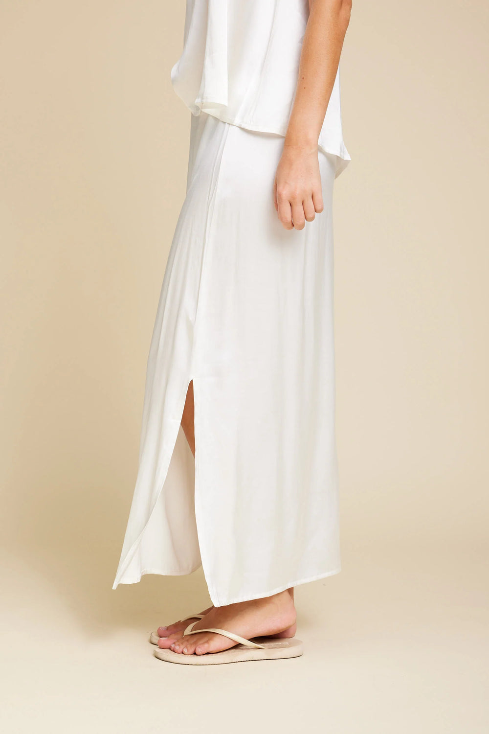 Rikke viscose satin skirt - creme - Skjørt - Helt Dilla AS