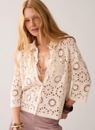 Kort sleeve heklet cardigan - pebble beige - Cardigans - Helt Dilla AS