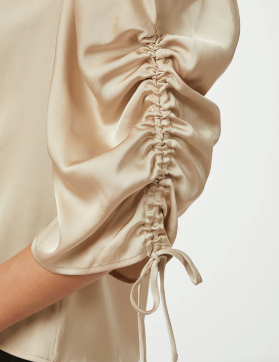 Alvira Drappy Satin Blouse - Bluser - Helt Dilla AS