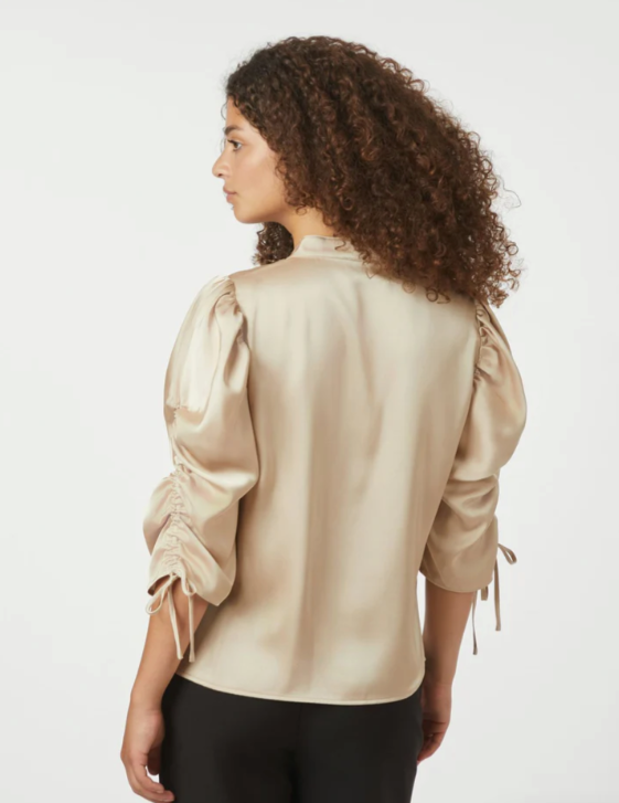 Alvira Drappy Satin Blouse - Bluser - Helt Dilla AS