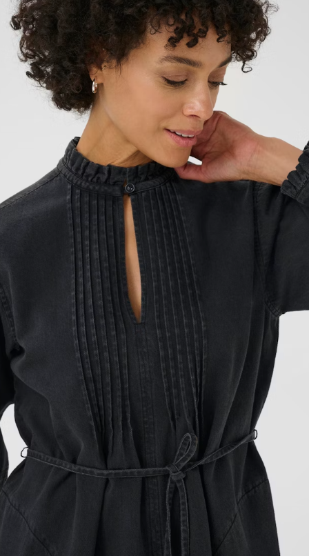 Sarine kjole - Washed black denim - Kjoler - Helt Dilla AS