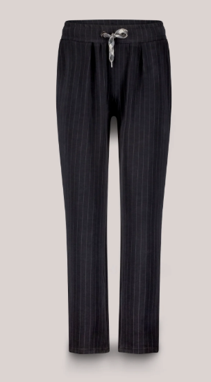 Tapered scuba bukse - Pinstriped black - Bukser - Helt Dilla AS