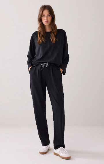 Tapered scuba bukse - Pinstriped black - Bukser - Helt Dilla AS