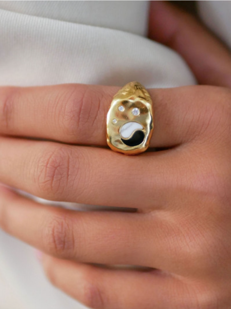 Chunky Yin yang ring - gull - Tilbehør - Helt Dilla AS