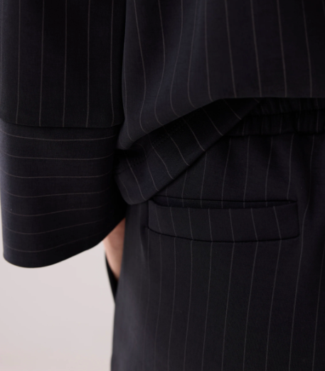 Tapered scuba bukse - Pinstriped black - Bukser - Helt Dilla AS