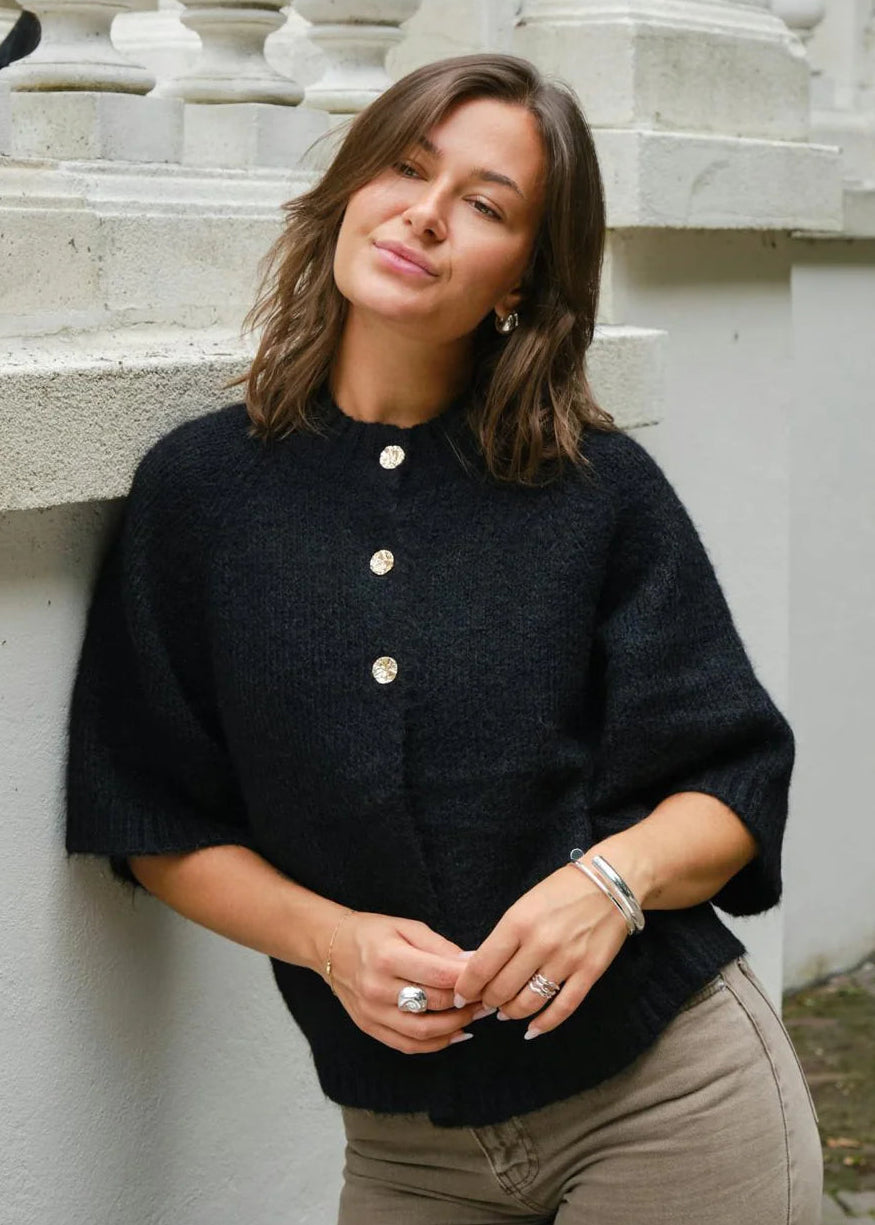 Benuta Fluffy Knit Cardigan - Svart - Cardigans - Helt Dilla AS