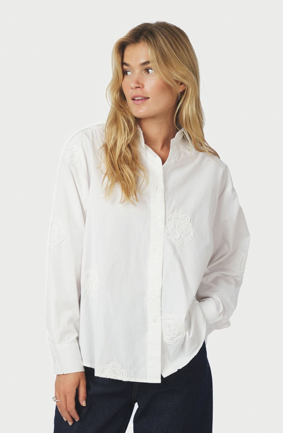 Dalma Dori Emb Shirt - white - Skjorter - Helt Dilla AS