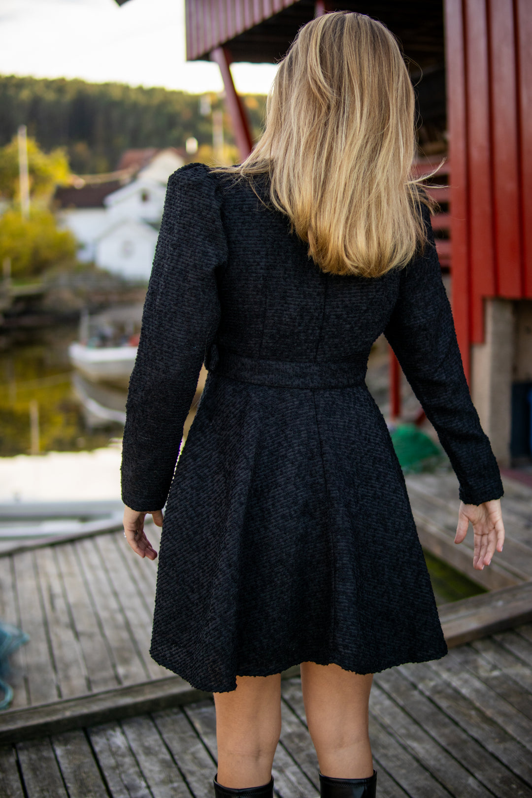 Bouclé Belt Dress - Svart - Kjoler - Helt Dilla AS