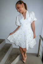 Makayla dress - hvit med lemon - Kjoler - Helt Dilla AS
