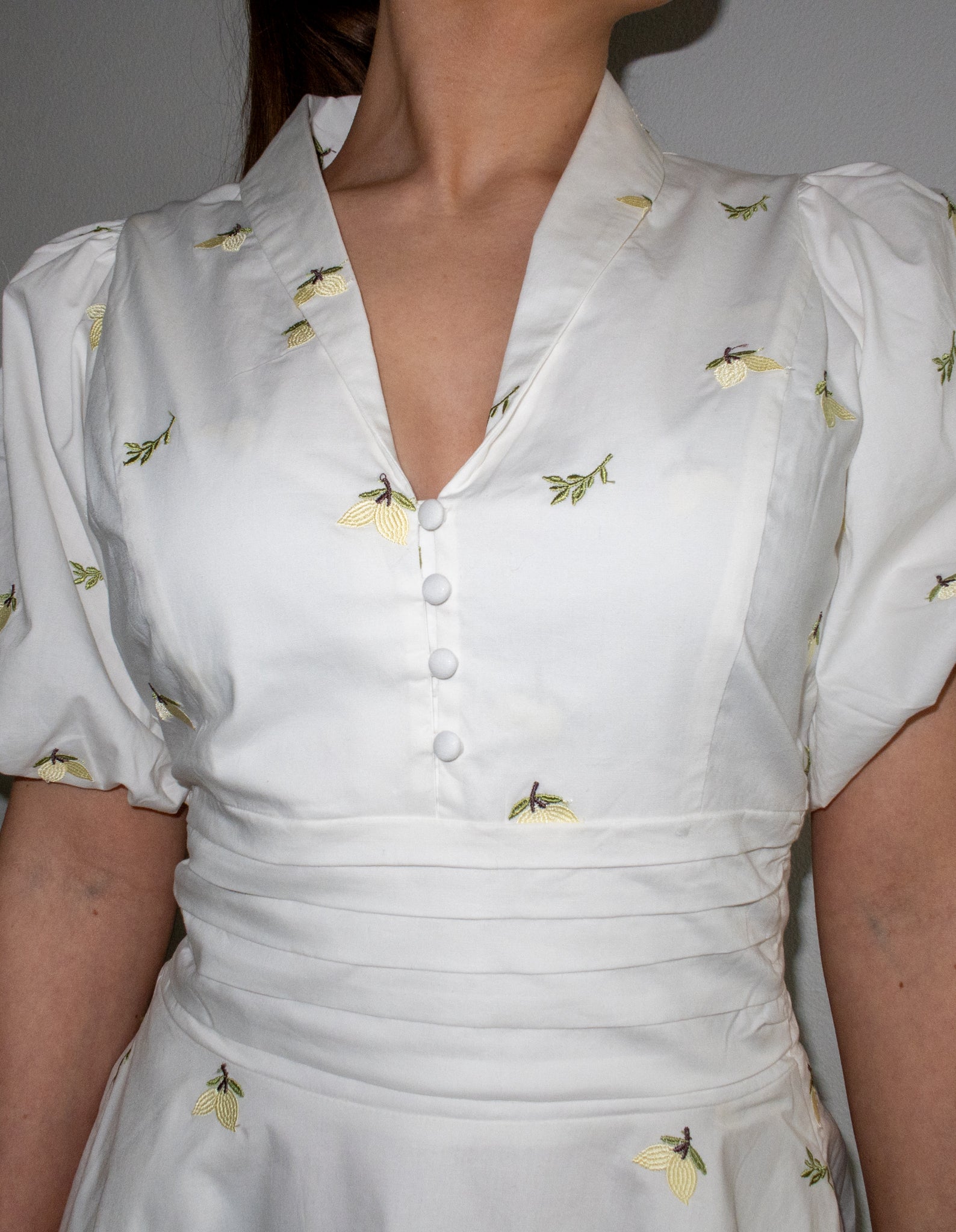 Makayla dress - hvit med lemon - Kjoler - Helt Dilla AS