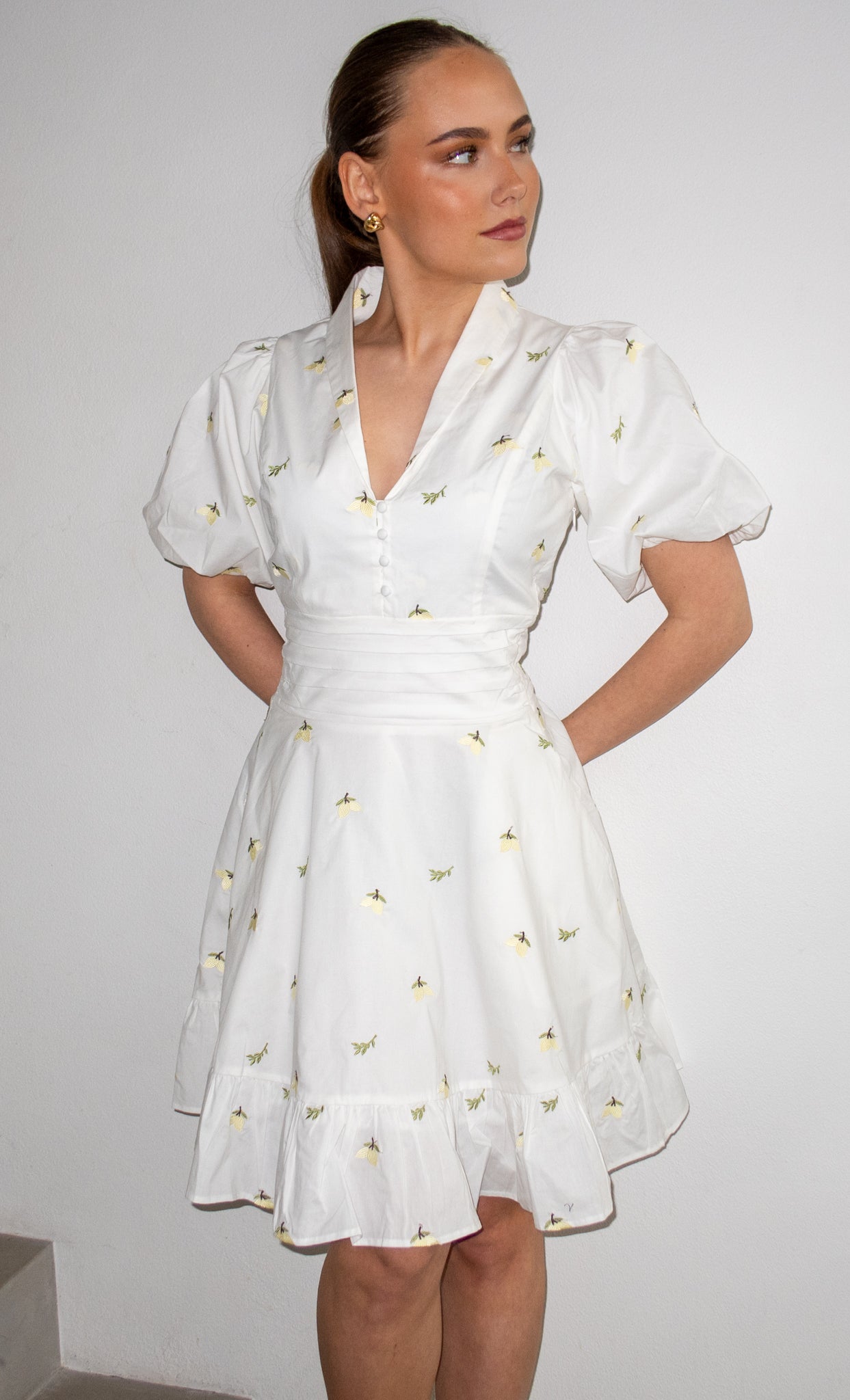 Makayla dress - hvit med lemon - Kjoler - Helt Dilla AS