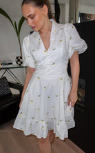 Makayla dress - hvit med lemon - Kjoler - Helt Dilla AS