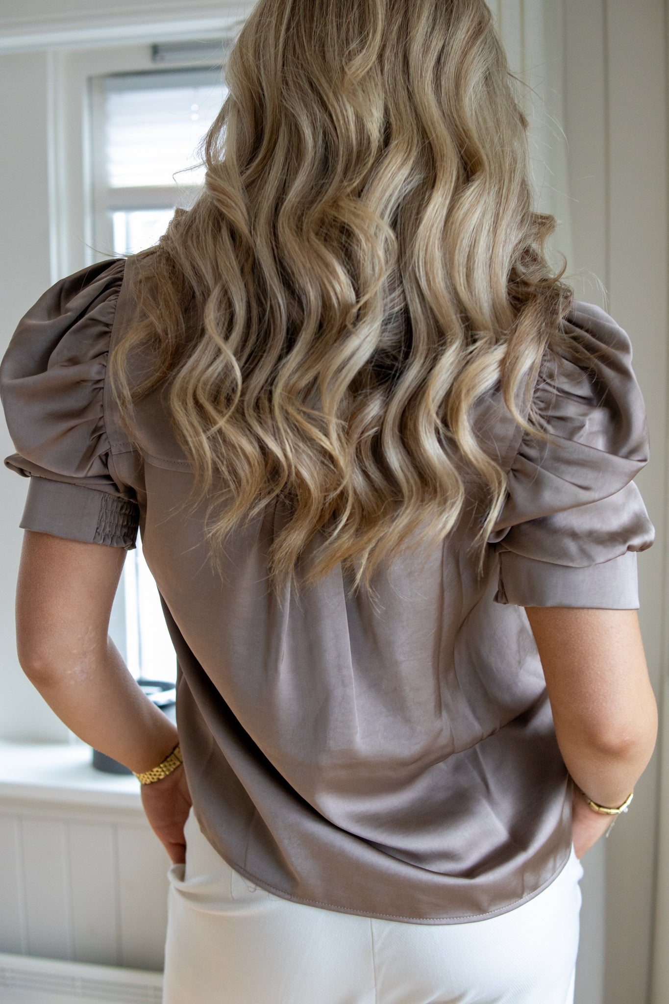 Roella Heavy Sateen Blouse - Dark Taupe - Bluser - Helt Dilla AS