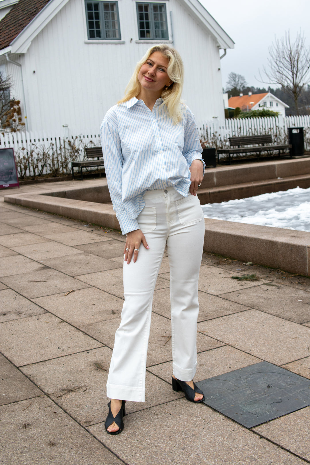 Jenka HW Flared Jeans Solid