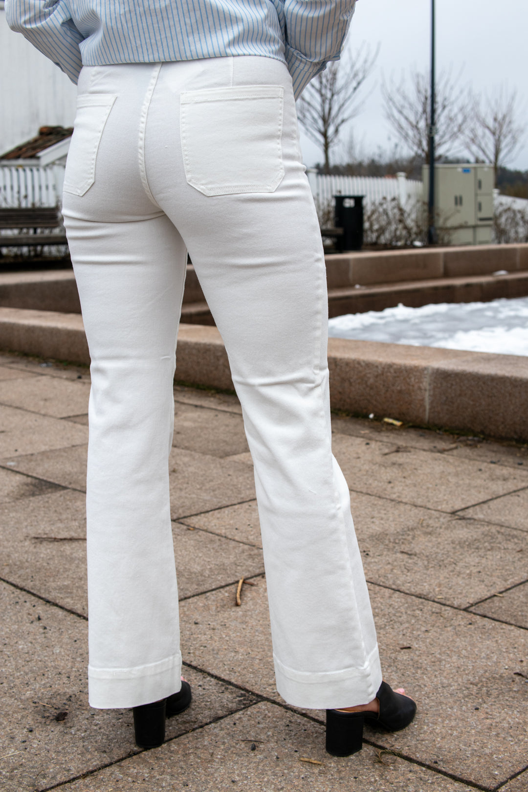 Jenka HW Flared Jeans Solid