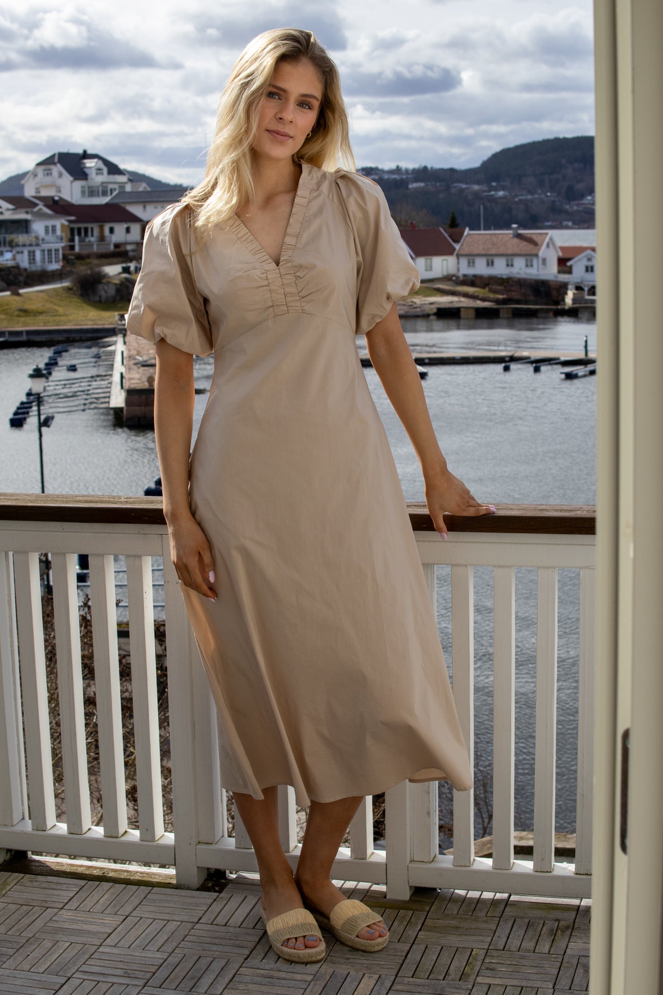 Illana Poplin Dress - Dark Sand - Kjoler - Helt Dilla AS