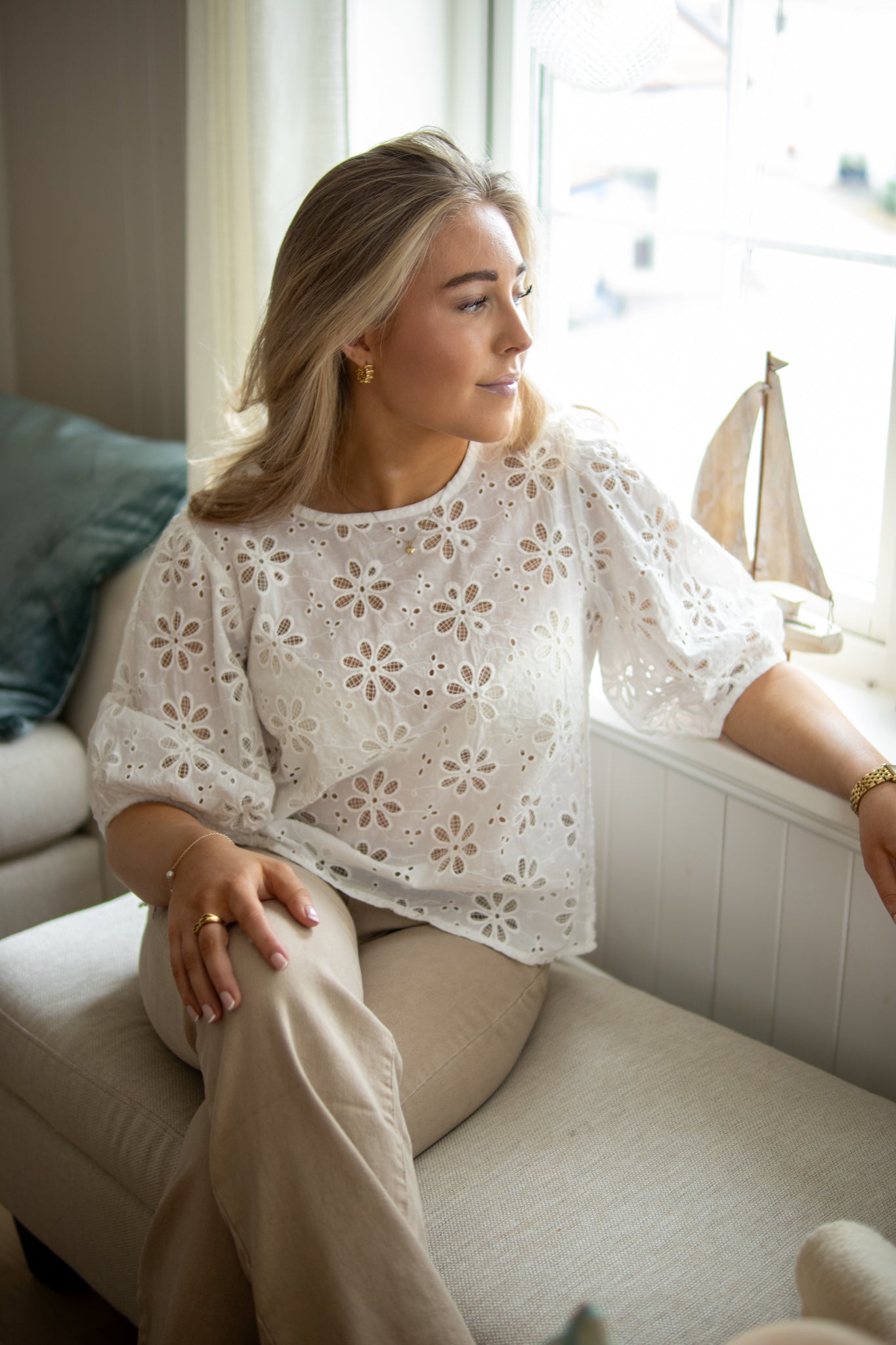 Isabel Lace Blouse - White - Bluser - Helt Dilla AS
