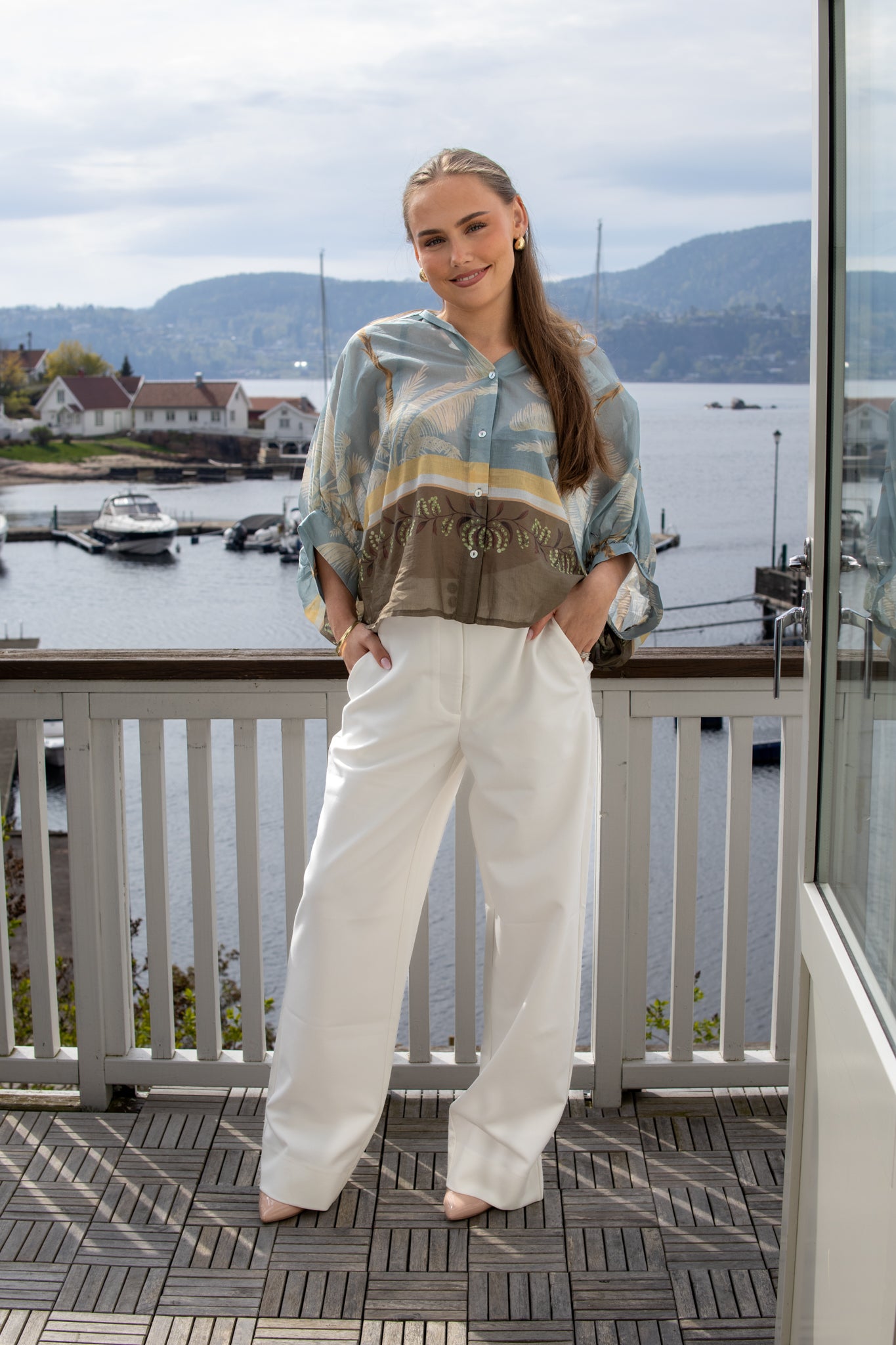 Transparent Blouse With Beach Print - Glacier Blue - Bluser - Helt Dilla AS