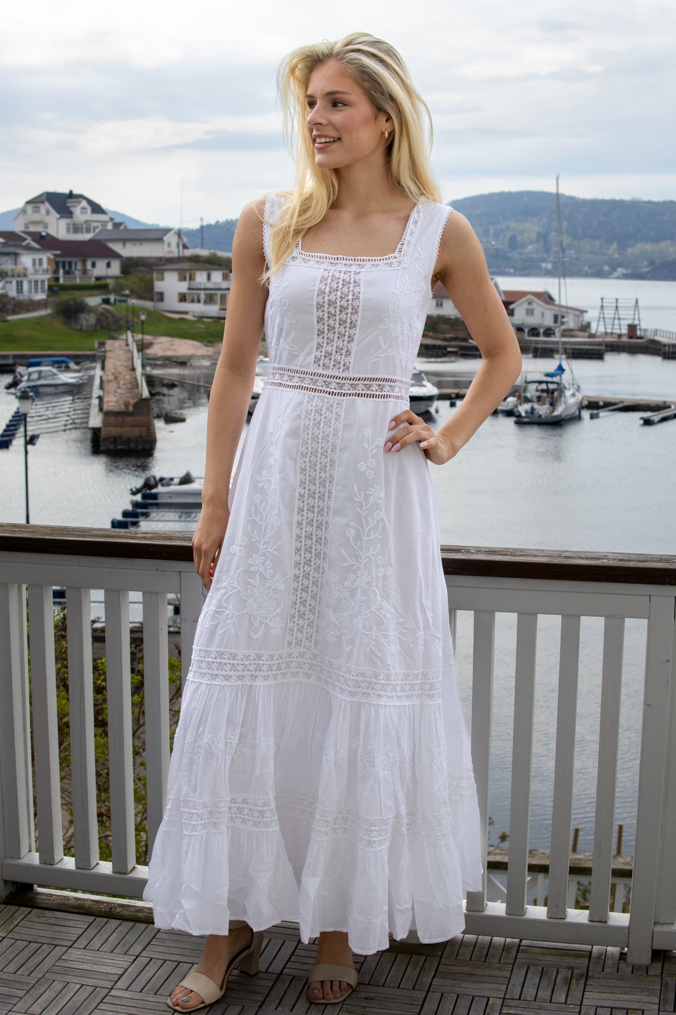 ROSA MAXI DRESS - WHITE - Kjoler - Helt Dilla AS