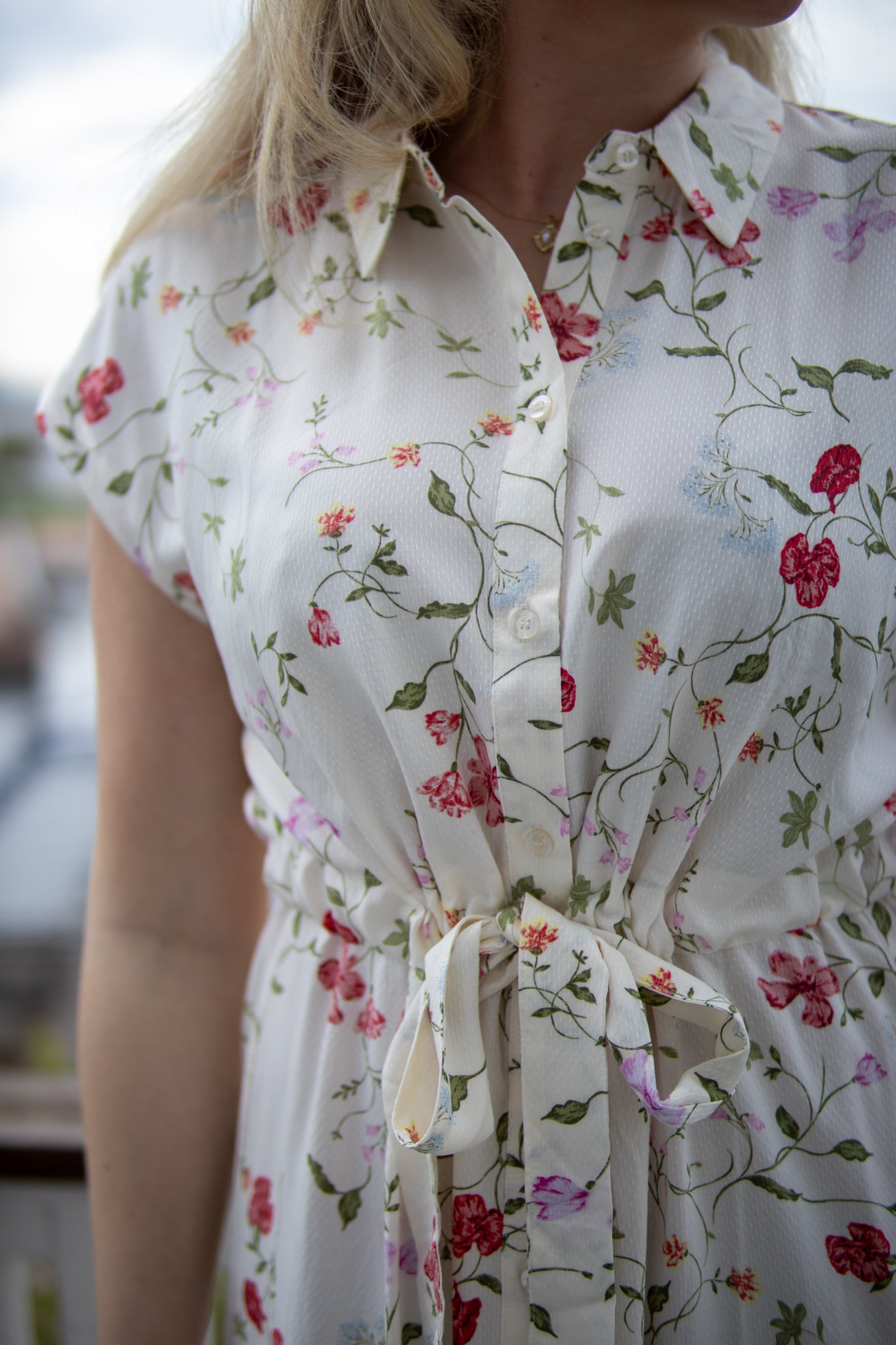 Yasasina midi belt dress - pristine/botaiia - Kjoler - Helt Dilla AS