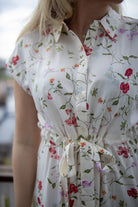 Yasasina midi belt dress - pristine/botaiia - Kjoler - Helt Dilla AS