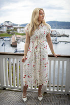 Yasasina midi belt dress - pristine/botaiia - Kjoler - Helt Dilla AS