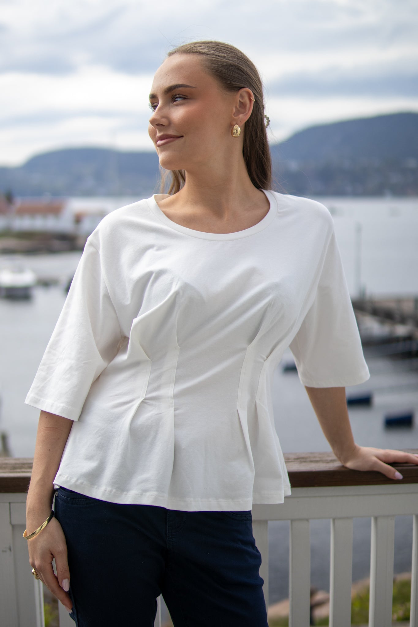 FEMININE JERSEY T-SHIRT - White - T-skjorter - Helt Dilla AS