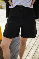 Laura Midi Shorts - Black - Shorts - Helt Dilla AS