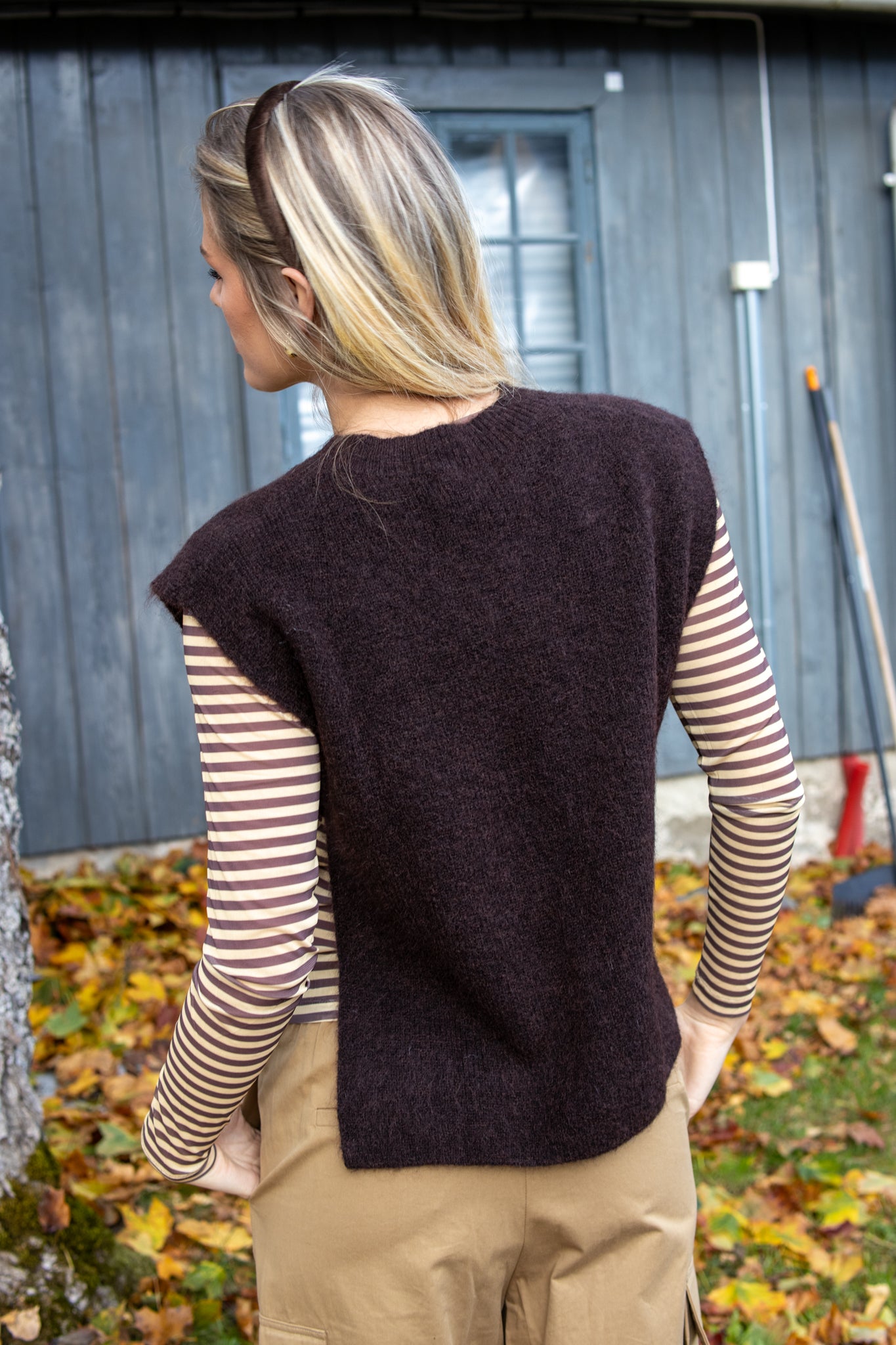 Dog Strikket Vest - Mørkebrun - Vest - Helt Dilla AS