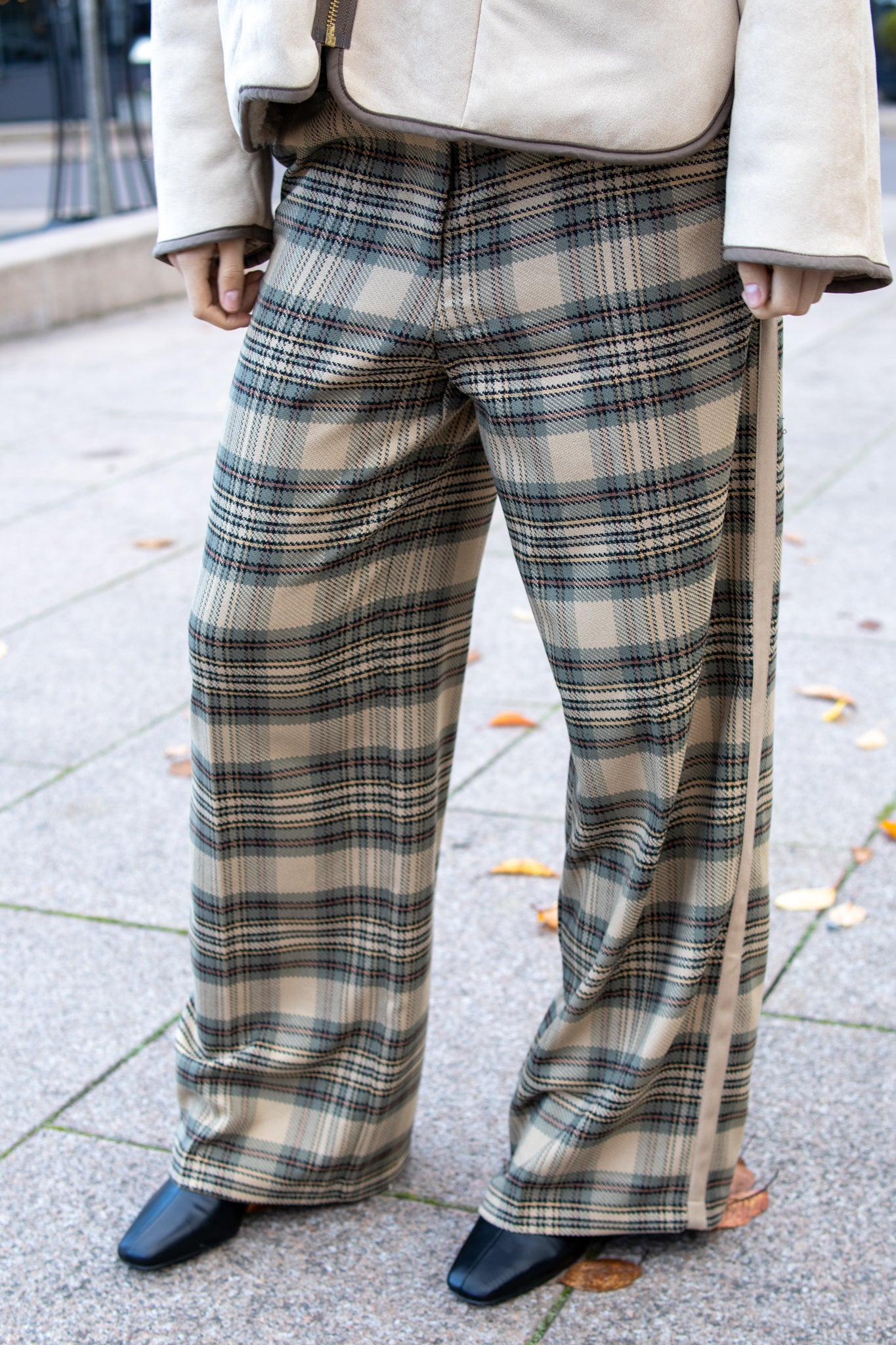 Flerfargede brede sjakbukser fra Summum Woman, komfortable bukser i multicolorfekter, perfekt for casual antrekk.