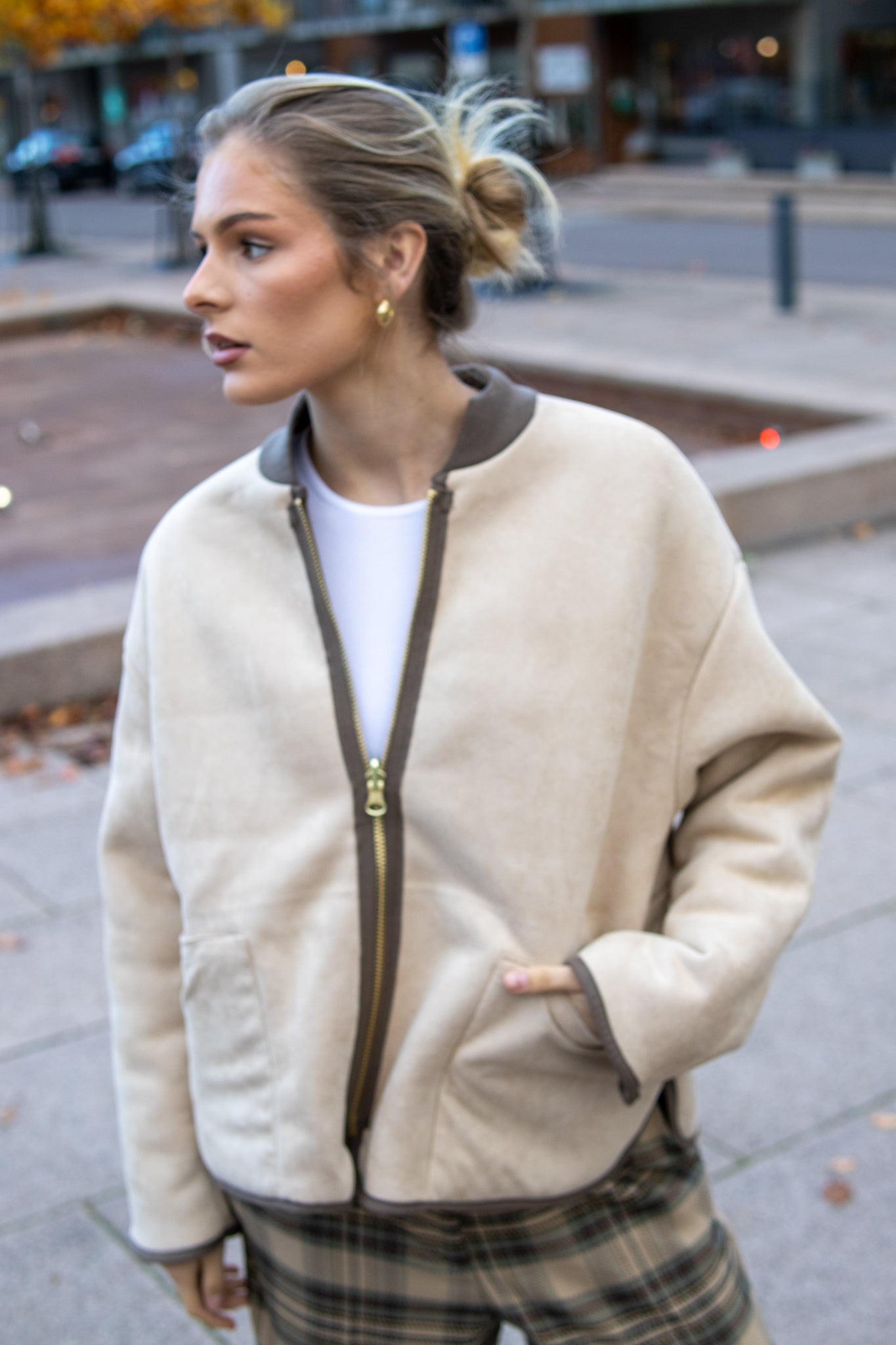 Lyse taupe Bonded Teddy jakke for damer, Summum Woman yttertøy med koselig teddy-tekstur, heltdilla-3024.jpg