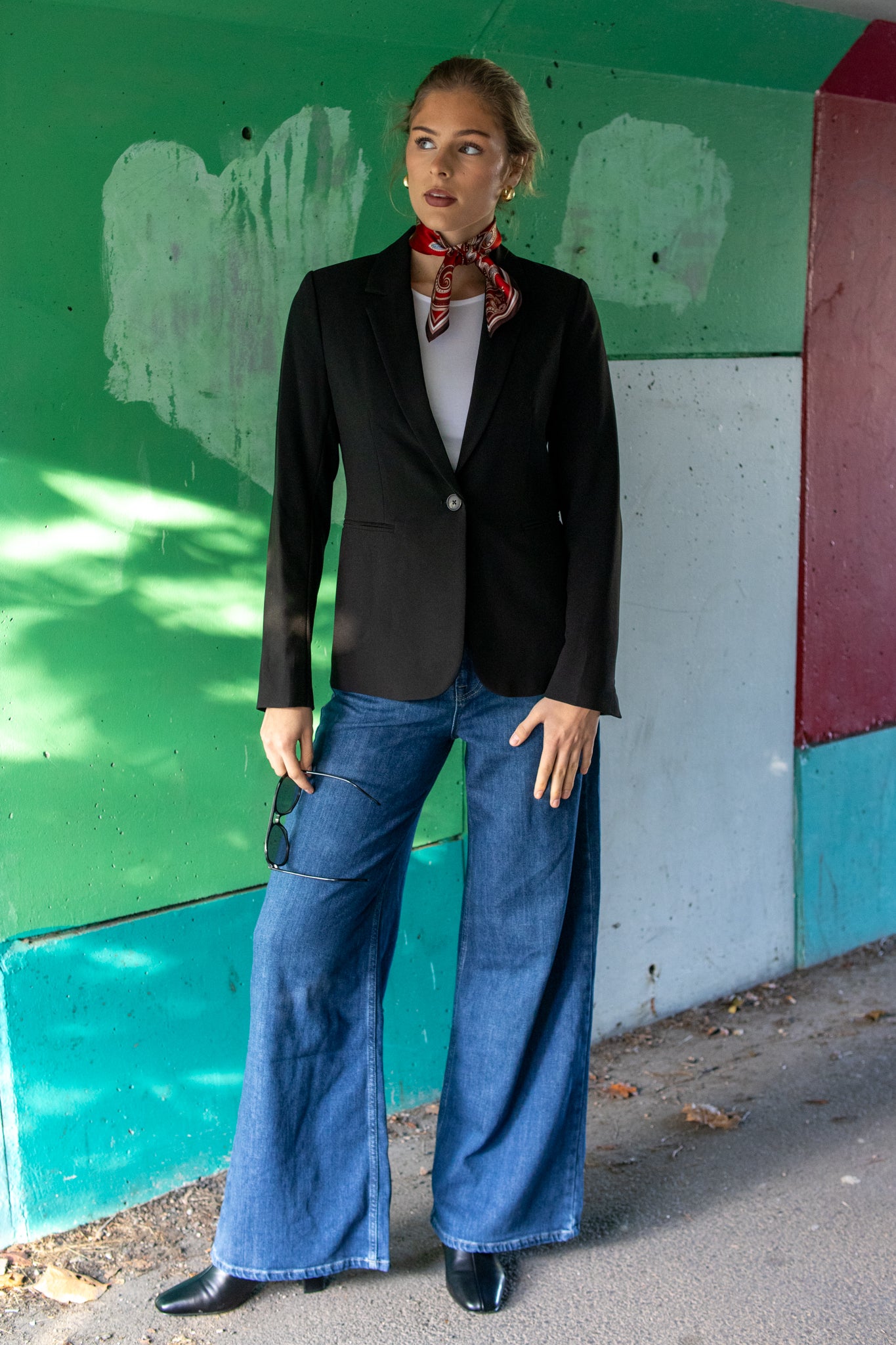 Sort blazer fra Part Two med skarp passform og elegant design, perfekt for formelle anledninger.