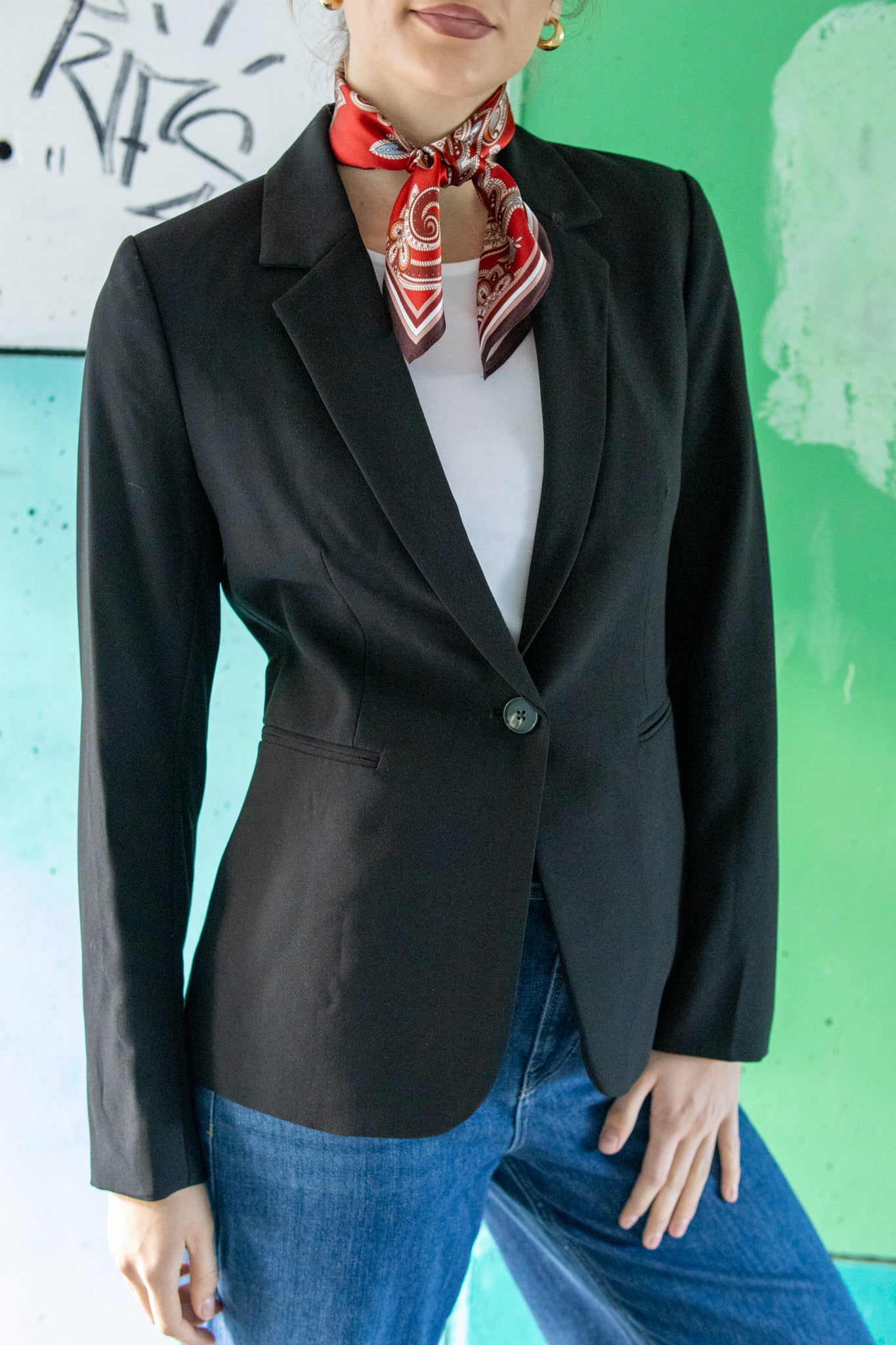 Sort blazer fra Part Two med skarp passform og knappelukking, vist i svart mot enkel bakgrunn.