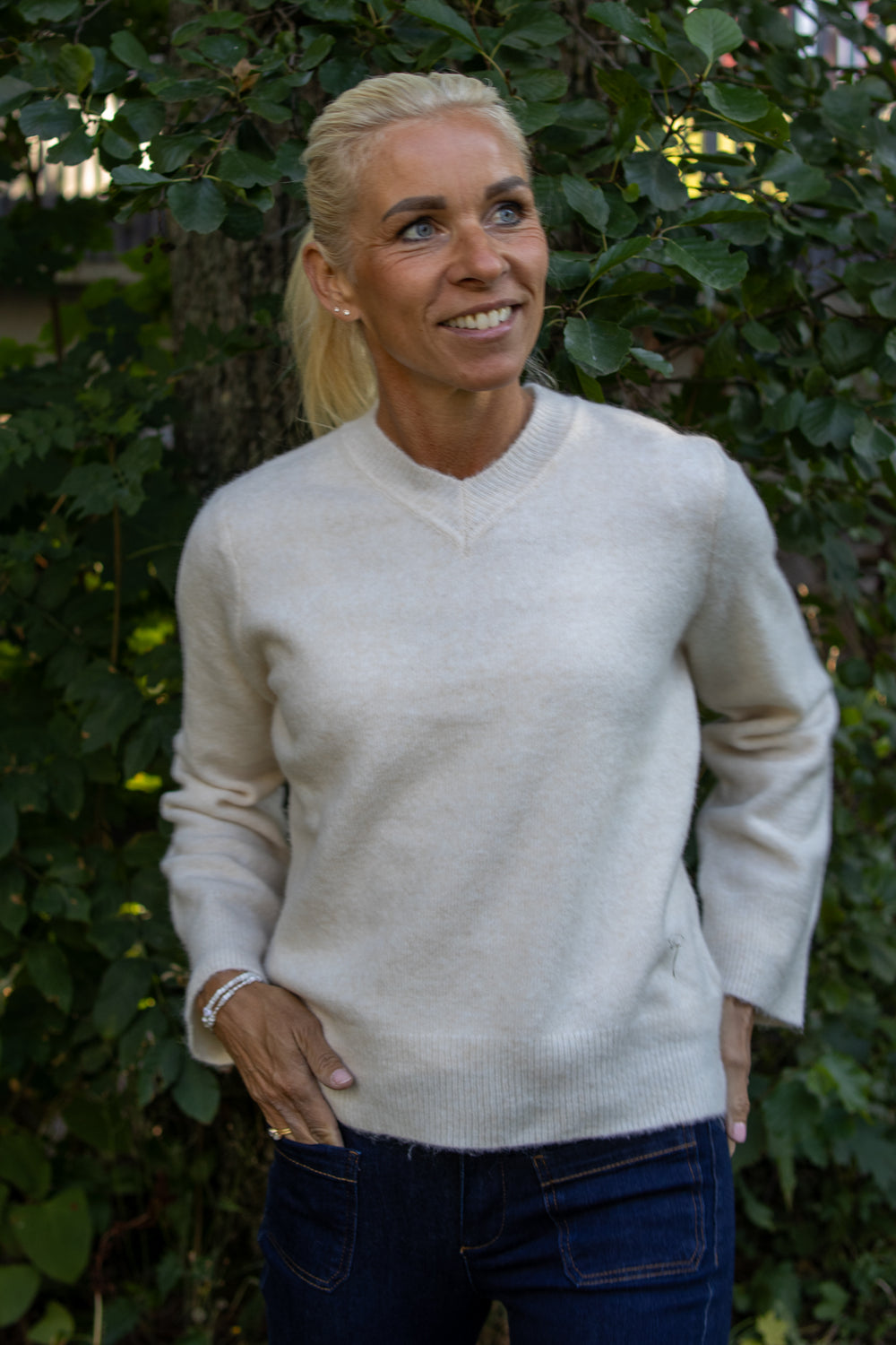Guni V-neck - Whisper White Melange - Genser - Helt Dilla AS