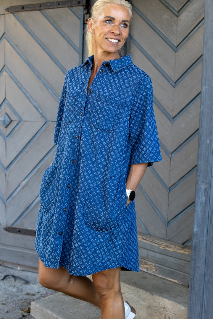 Sardia Kjole - Ditressed Blue Denim - Kjoler - Helt Dilla AS