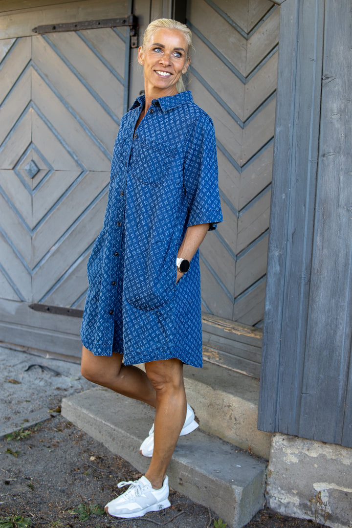 Sardia Kjole - Ditressed Blue Denim - Kjoler - Helt Dilla AS