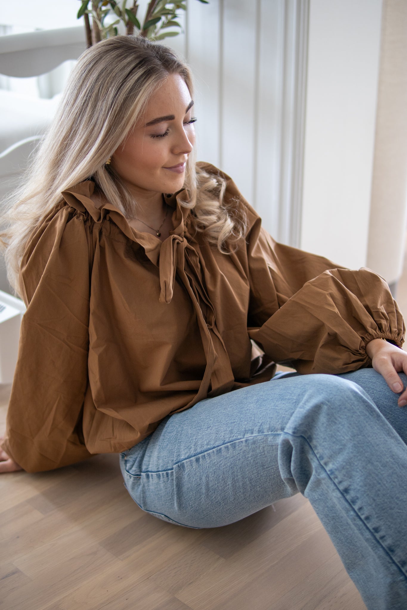 Bluse med snøring - Brun - Topp - Helt Dilla AS