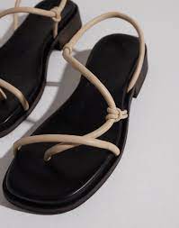 Linda offwhite sandal med reimer - Sko - Helt Dilla AS