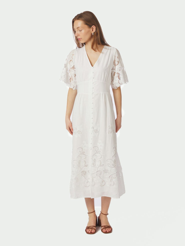 Lunette Emb Dress - White - Kjoler - Helt Dilla AS