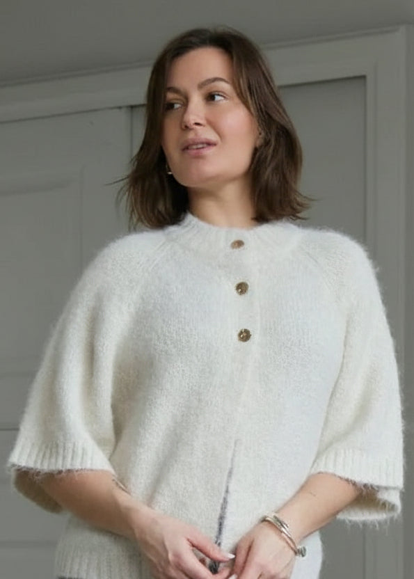 Benuta Fluffy Knit Cardigan - Off-White - Cardigans - Helt Dilla AS
