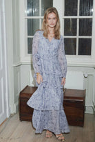 Denila crepe print  dress - dusty blue - Kjoler - Helt Dilla AS