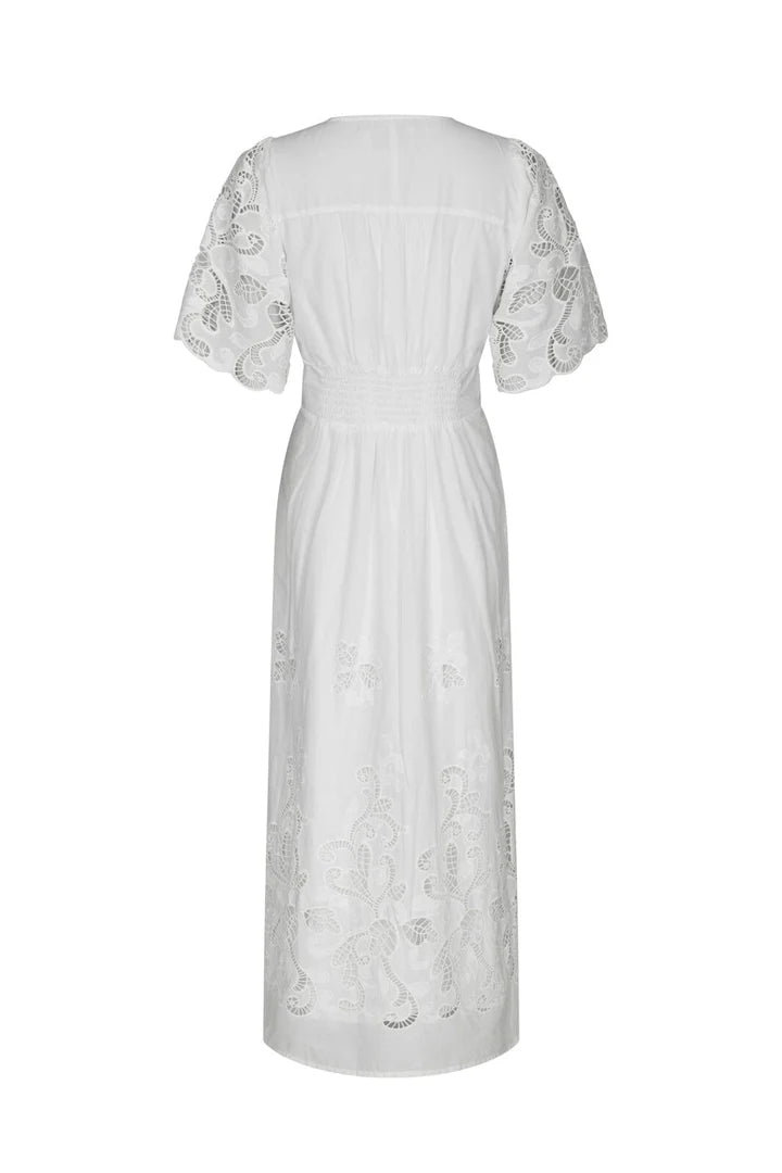 Lunette Emb Dress - White - Kjoler - Helt Dilla AS